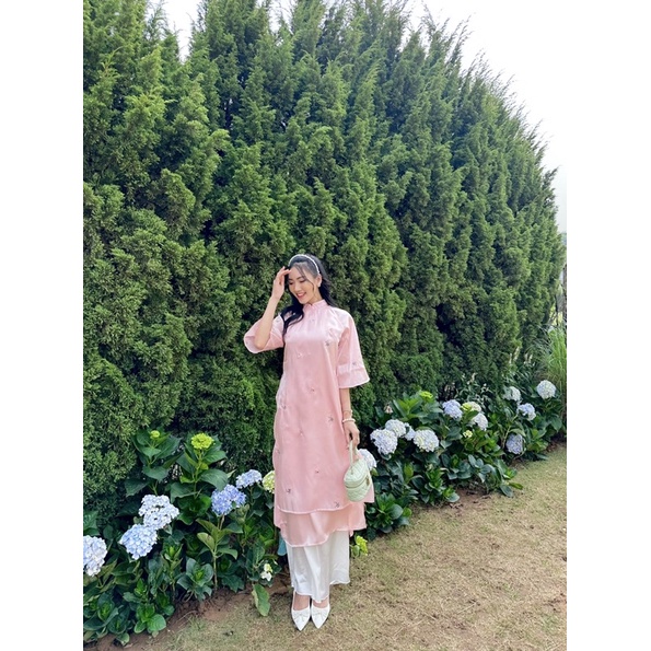 Áo dài tơ thêu hoa nhiều màu