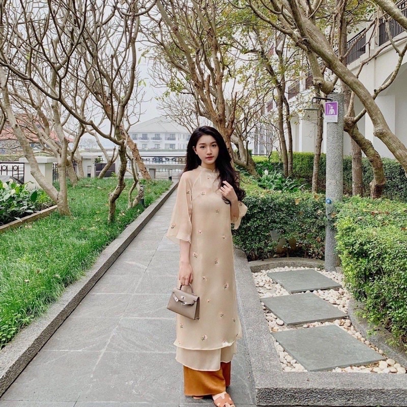 Áo dài tơ thêu hoa nhiều màu