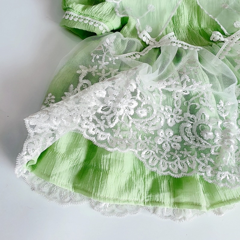 Váy Lolita Màu Xanh Cốm Cho Bé Gái 3 Đến 17kg Chất Đũi Xốp Nhún Phối Ren