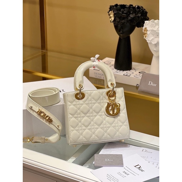 Túi lady quai xách da bóng khoá vàng