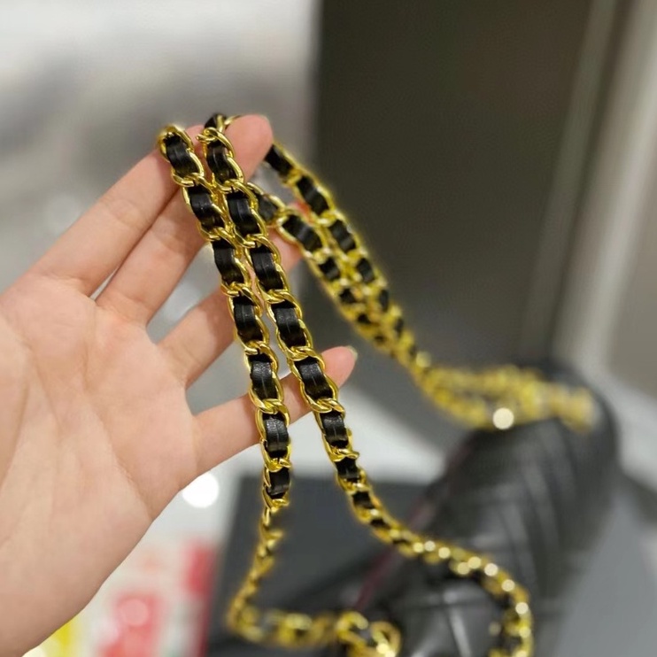 Túi Xách Da Cừu Thật Đính Đá Phối Dây Xích Đeo Vai Sành Điệu Cho Nữ777777