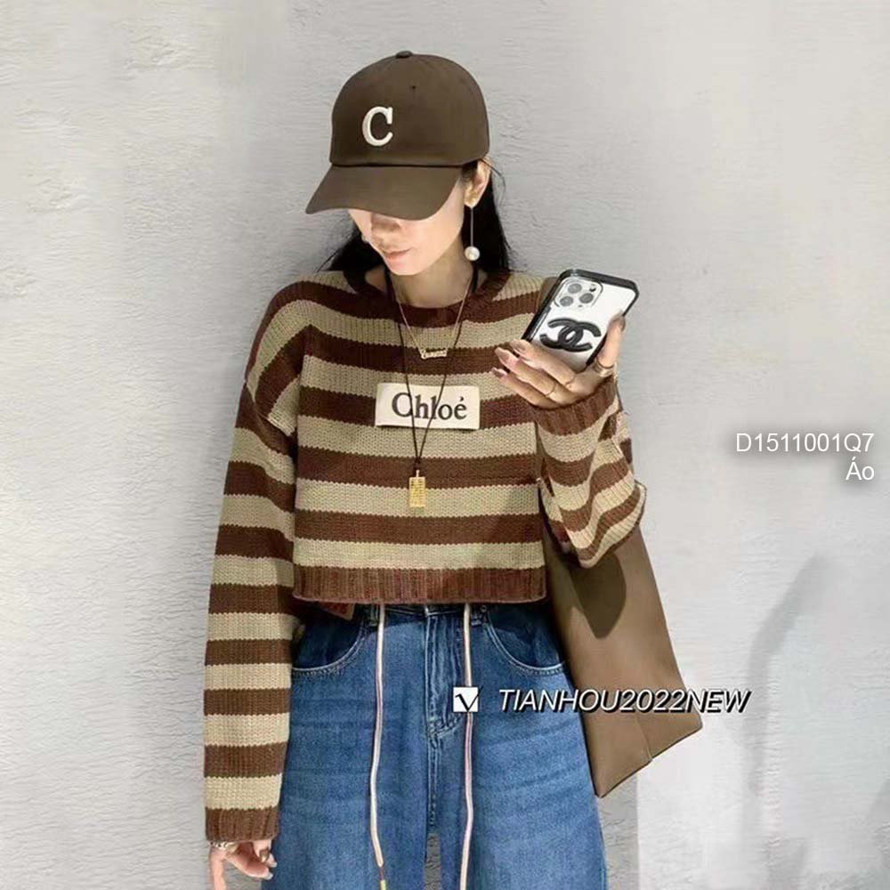 Áo len phối sọc màu dáng croptop ngực gắn mác chữ Chloe’ tay dài hàng QC!