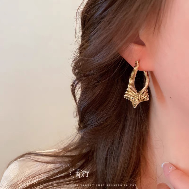 Khuyên Tai Kim Loại Phong Cách Mới Cá Tính Dễ Phối Đồ