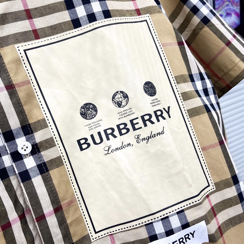 Áo sơ mi cộc tay nam nữ Burberry kẻ sọc caro be dập mác logo chữ ngực chất cotton cao cấp SMC05P | BigBuy360 - bigbuy360.vn