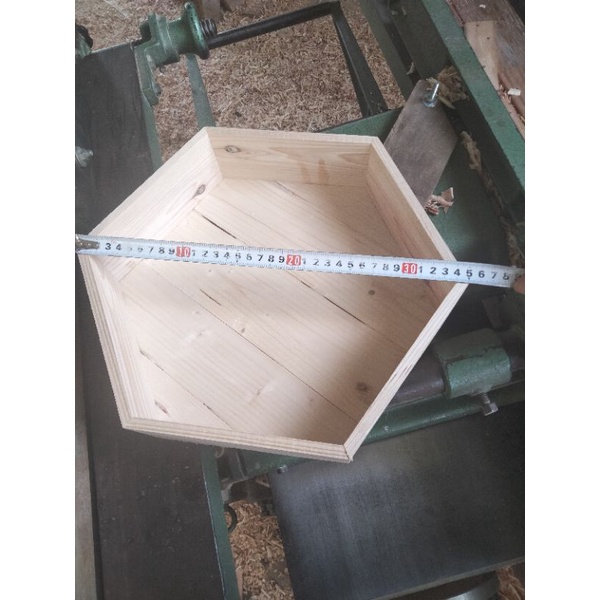 Khay gỗ lục giác rộng 35cm cao 8 cm