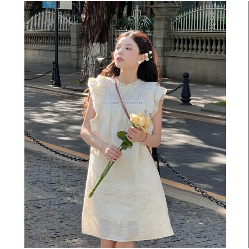 Váy trắng tay bánh bèo công chúa