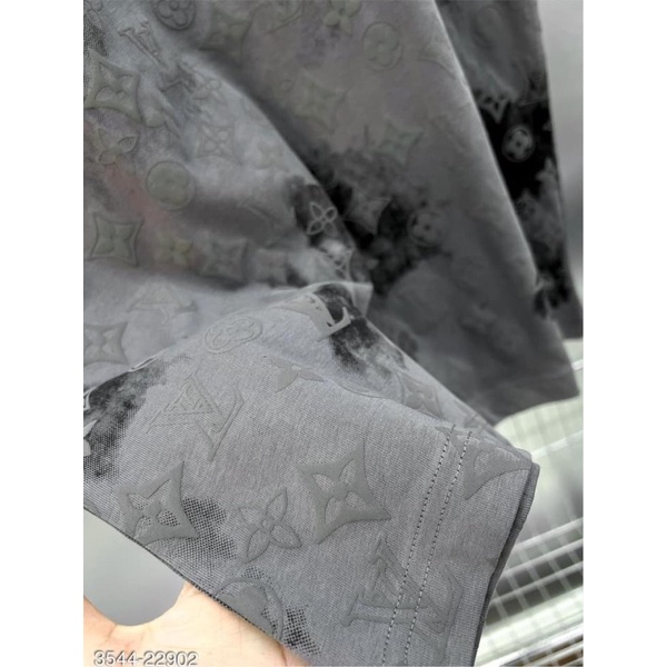 Áo phông Lv cho nam nữ - Áo thun cộc tay eo vì chữ phun  siêu đẹp