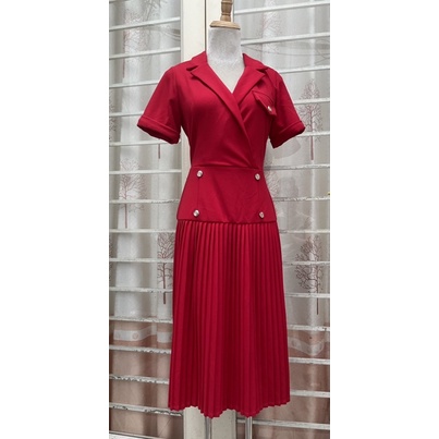 Đầm Tahari cổ vest siêu sang luôn ạ.