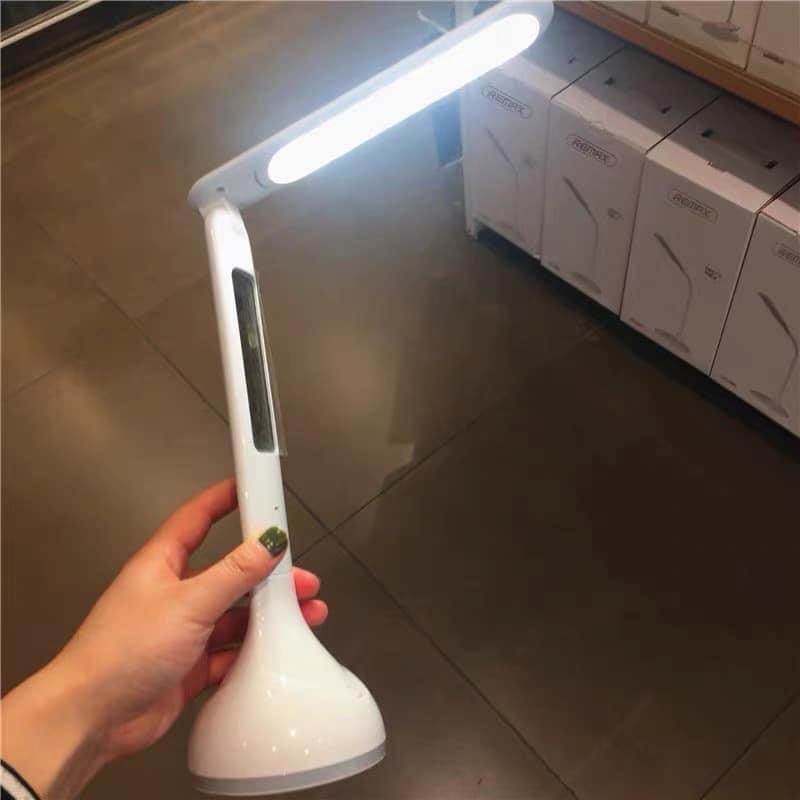 Đèn học Remax chống cận