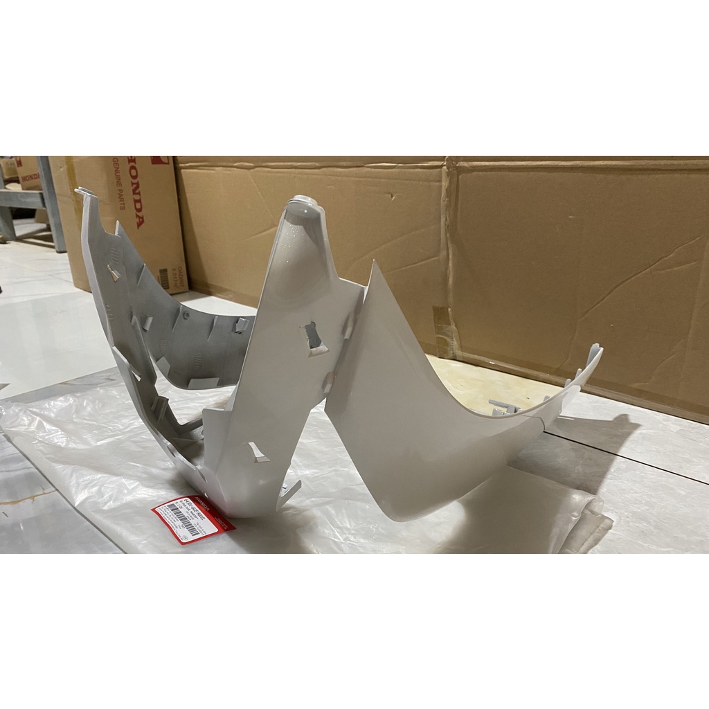 Ốp nhựa trước - chữ M HONDA LEAD 110 Cũ năm 2009-2012 màu Trắng. *NHB35P*