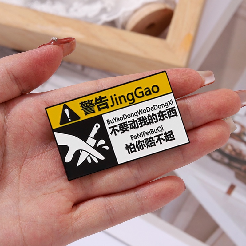 Huy hiệu cài áo MISS ZOE thiết kế họa tiết chữ cái độc đáo thời trang