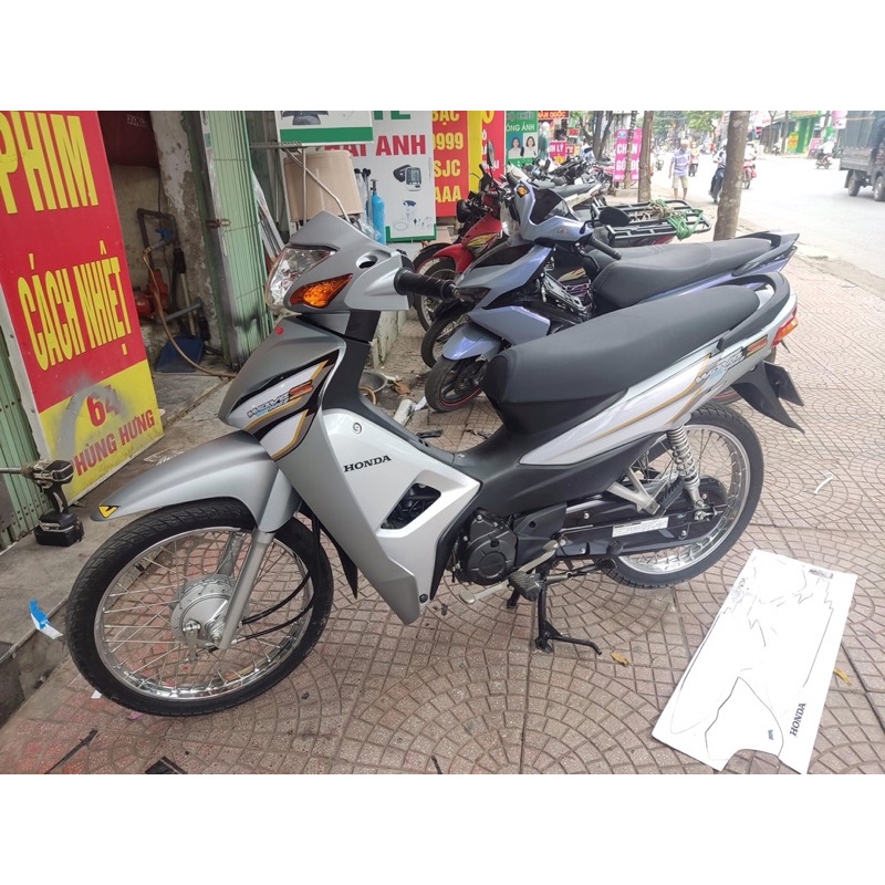 Giấy dán xe máy ,giấy decl ghi bạc nhám 2 lớp sẵn keo dán xe máy ô to dài 60cm rộng 1m