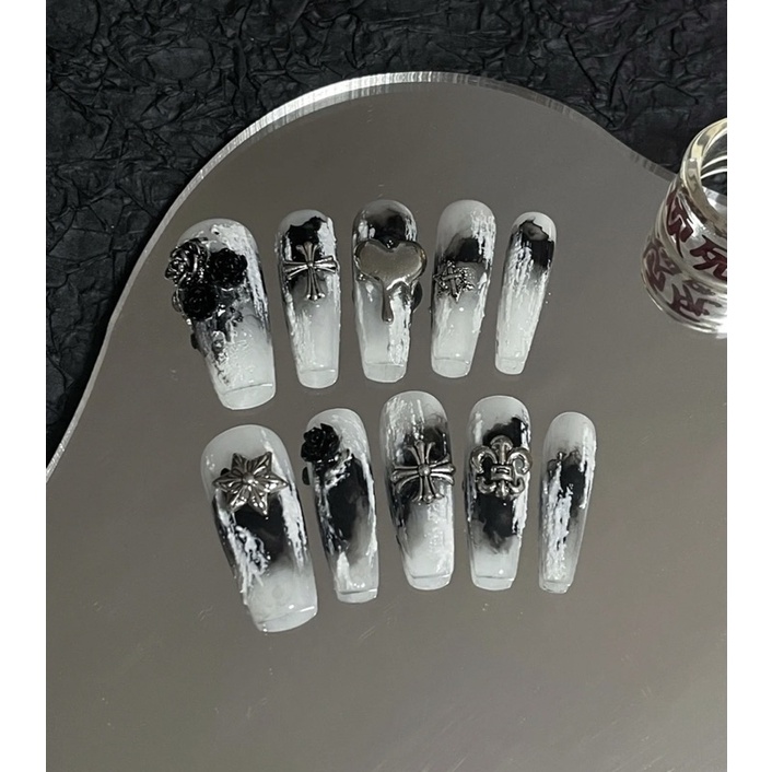 052 Nailbox đen lì mix charm