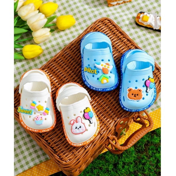 Dép Sục Cho Bé, Sục Cross Bé Trai Bé Gái Từ 1-3 Tuổi Siêu Nhẹ Mềm Êm Chân Chống Trơn Trượt