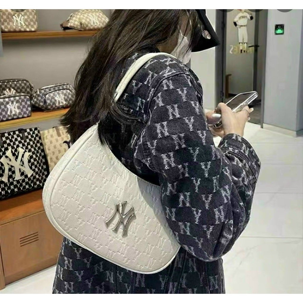 Túi MLB kẹp nách chất da dày dặn form siêu nét,ngăn rộng rãi thích hợp đi chơi đi làm