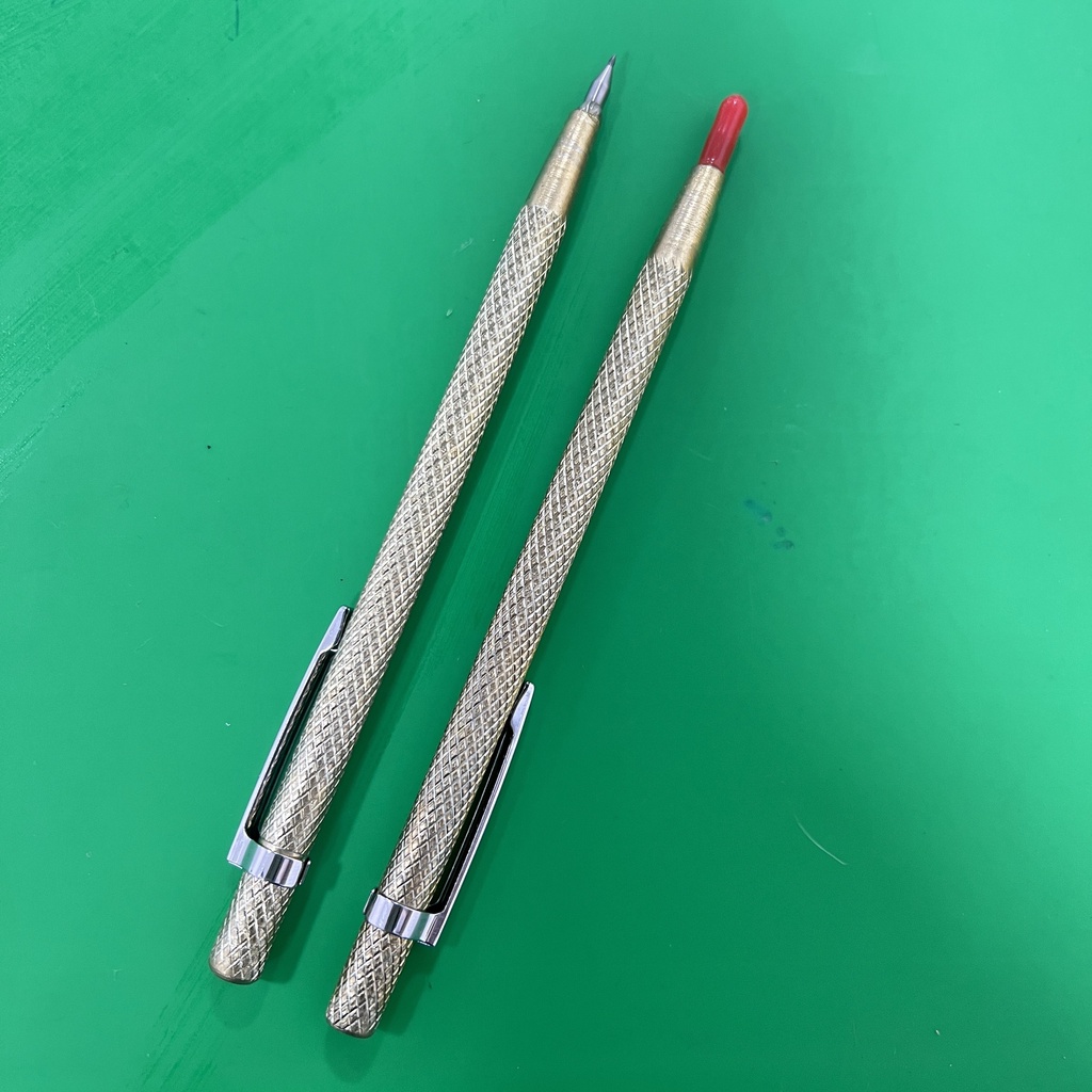 Bút phá kính lưng