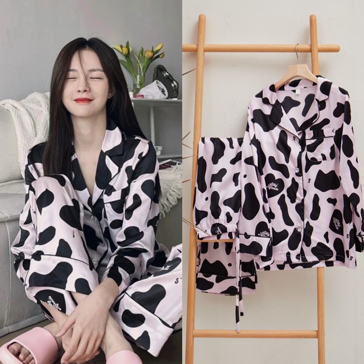 Bộ Đồ Ngủ Pijama Dáng Rộng Bằng Lụa Mát In Họa Tiết Bò Sữa Thời Trang Mùa Thu Mới 2022