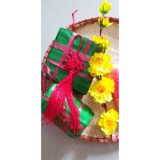 Chữ dán mẹt tre trang trí Tết