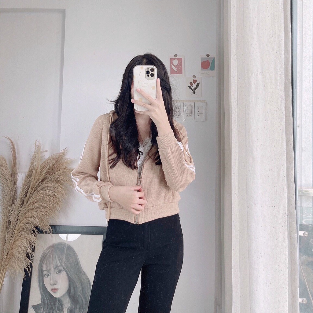 Áo khoác form ngắn phần tay viền sọc cá tính năng động thể thao