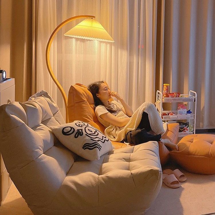 Phòng ngủ ngả lưng và ngủ ghế sofa nhỏ ban công đơn có cửa sổ lồi trải chiếu tatami