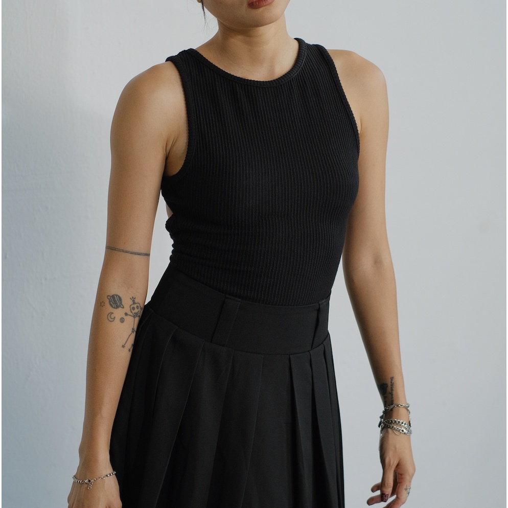 HASMILED - "Out of Office" Áo thun ôm sát khoét lưng CLEO