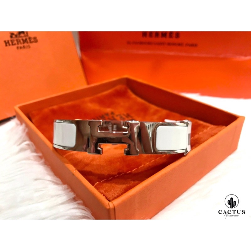 Vòng HM trắng viền bạc