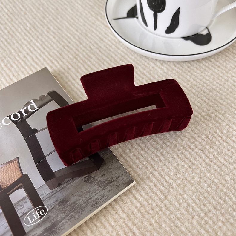 Kẹp Tóc Hình Cá Mập Màu Đỏ Sẫm Thời Trang Thu Đông Hàn Quốc