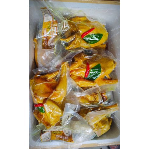 Gà ủ muối nguyên con có đầu giá sỉ