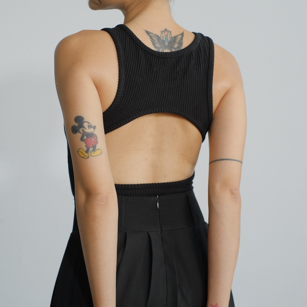 HASMILED - "Out of Office" Áo thun ôm sát khoét lưng CLEO