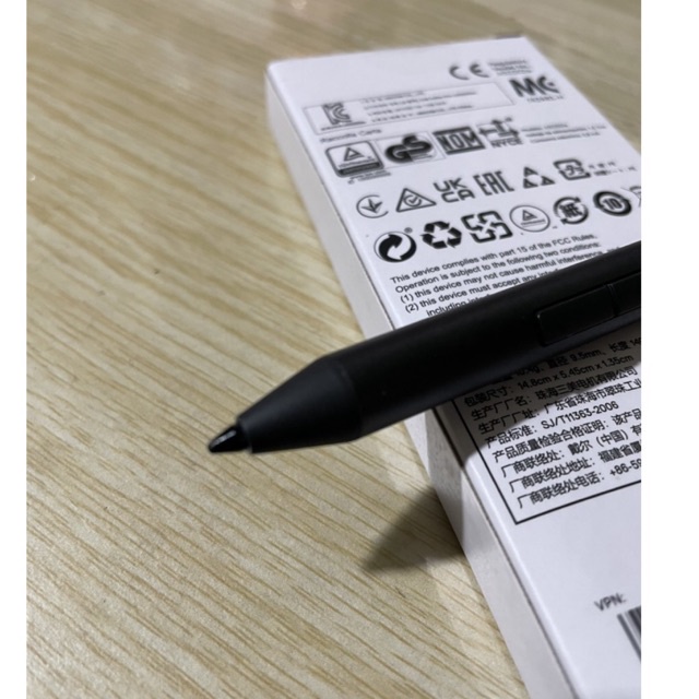 Bút cảm ứng Dell Active Pen PN5122W Black chính hãng Dell, hàng mới 100% , có tặng thêm 2 ngòi bút để thay đổi.