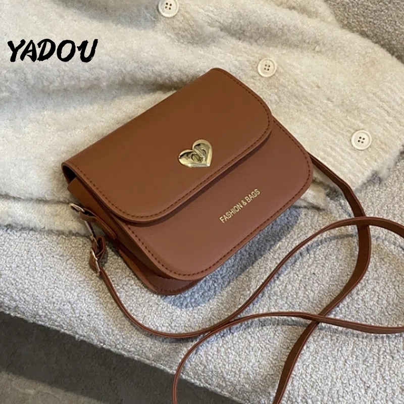 Túi Đeo Chéo Da PU Hình Vuông Nhỏ Thiết Kế Khóa Trái Tim Màu Nâu Sang Trọng Cho Nữ