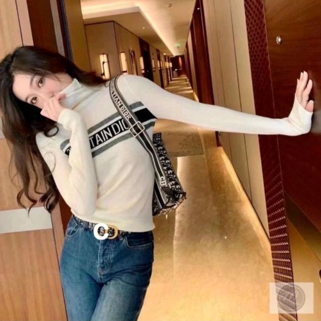 Áo cổ lọ vải nhũ co giãn tốt  phối chữ CAO CẤP