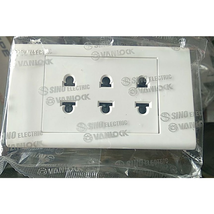 Ổ cắm ba 2 chấu, mặt 3 ổ cắm dòng S18, Hãng Sino Vanlock
