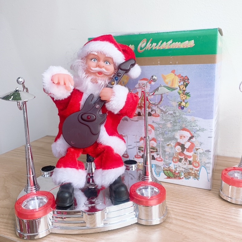 Ông già Noel đánh trống, chơi đàn có đèn và lắc lư theo nhạc vui nhộn, quà tặng giáng sinh