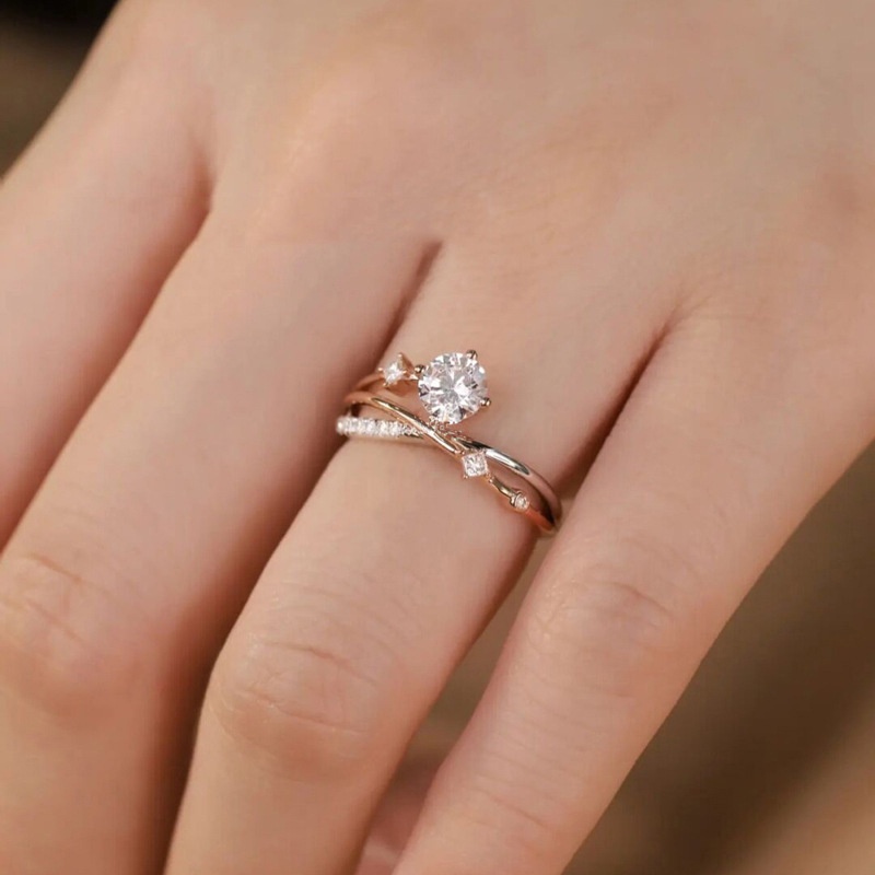 Nhẫn Đính Hôn Bằng Thép Titanium Mạ Vàng Bạc S925 Đính Đá Zircon Sang Trọng Thời Trang Cho Nữ