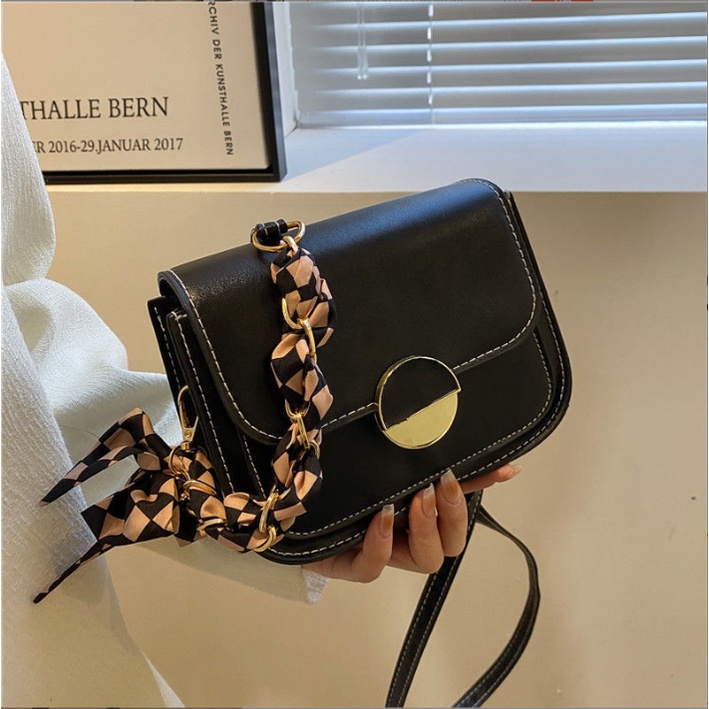 Túi xách nữ đeo chéo dây xích phối khăn tuyệt đẹp chất da dày dặn bền bỉ theo năm tháng Capucha T231