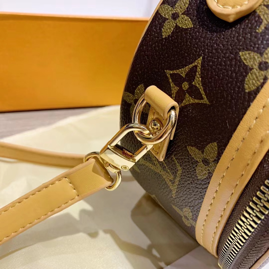 Túi Đeo Chéo LV Hình Tròn Nhỏ Xinh Thời Trang Xuân Hè 2023 Cho Bạn Gái