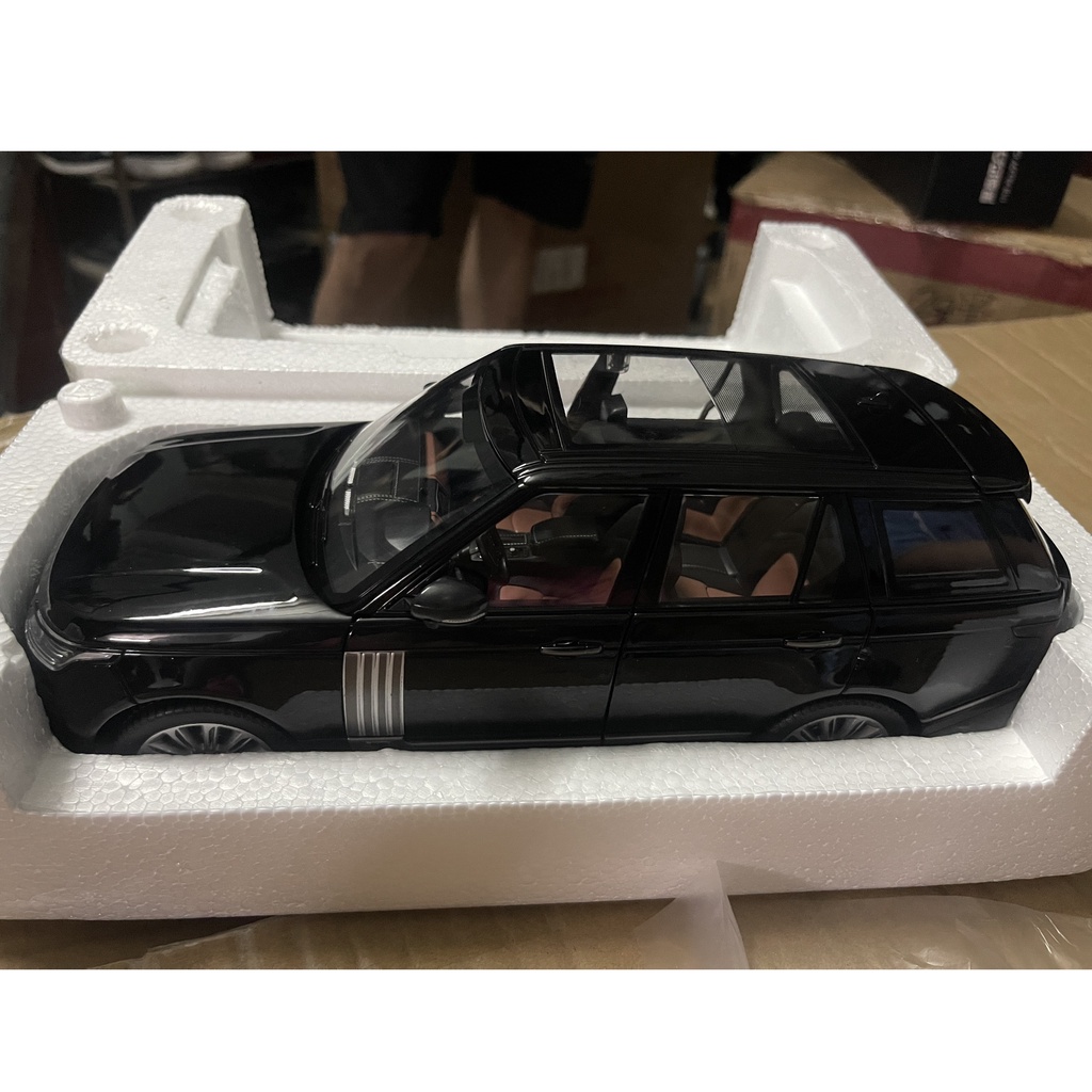Mô hình xe ô tô Land Rover Range Rover tỷ lệ 1:18 khung hợp kim