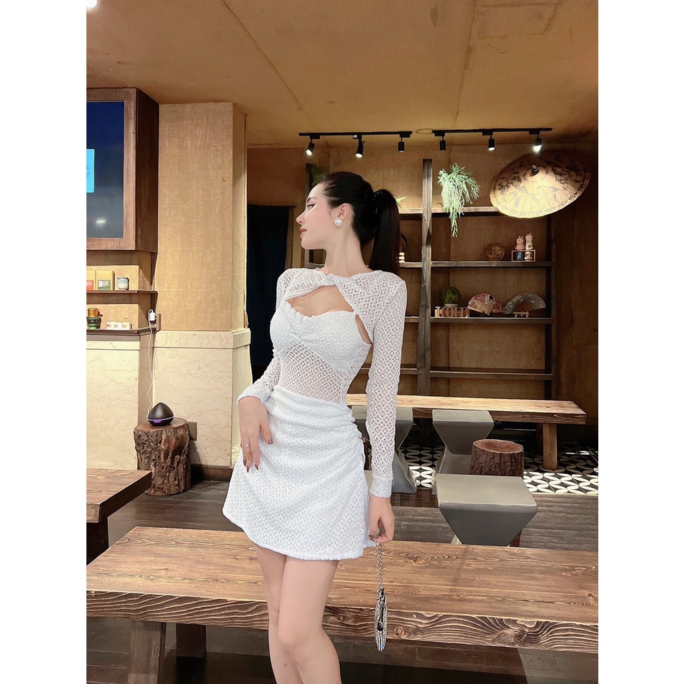 Đầm lưới . Có 1 màu. KÈm hình chụp thật 100%. Size dưới 54kg vừa. Đơn giản mà đẹp. Mua nhanh kẻo hết