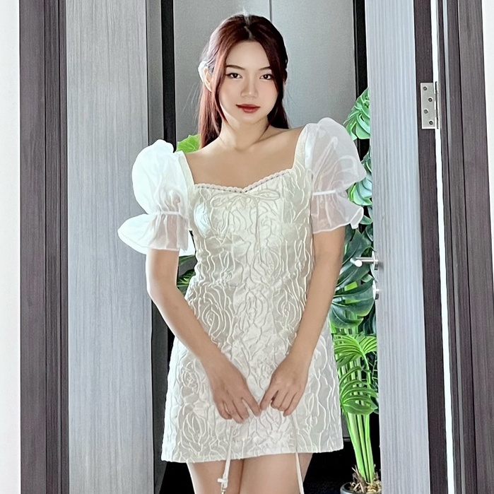Đầm SheByShj vải gấm hoa trắng tay voan phồng - Ivory Dress
