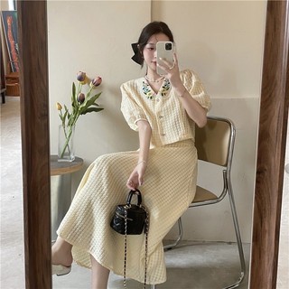SET ÁO CỔ THÊU HOA KÈM CV MIDI