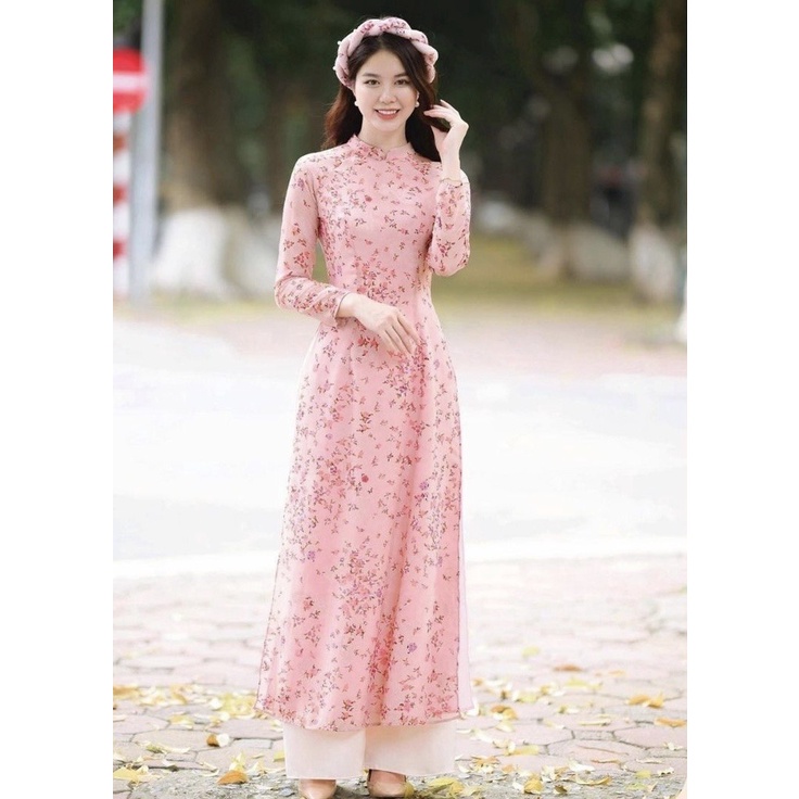 Áo dài hoa nhí vải tơ ép 4 tà màu hồng nhẹ nhàng cho các quý cô chụp ảnh xinh cùng cành đào dịp tết đến xuân về