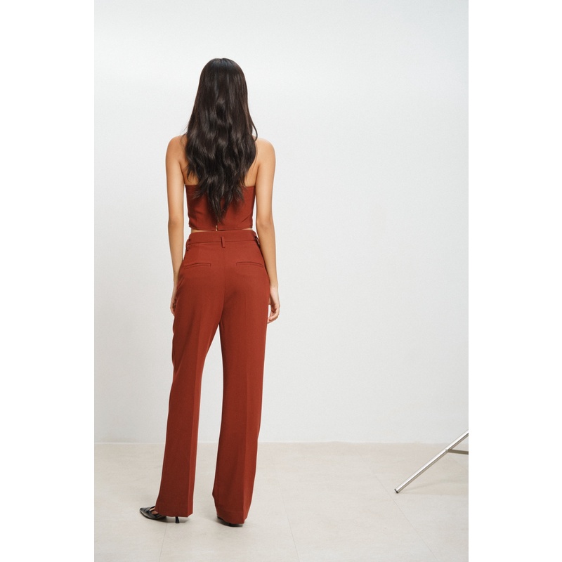 Quần ống đứng cạp cao MONO TALK đường mí trang trí chạy dọc thân, túi chéo (Đỏ Boocdo) B30035TK