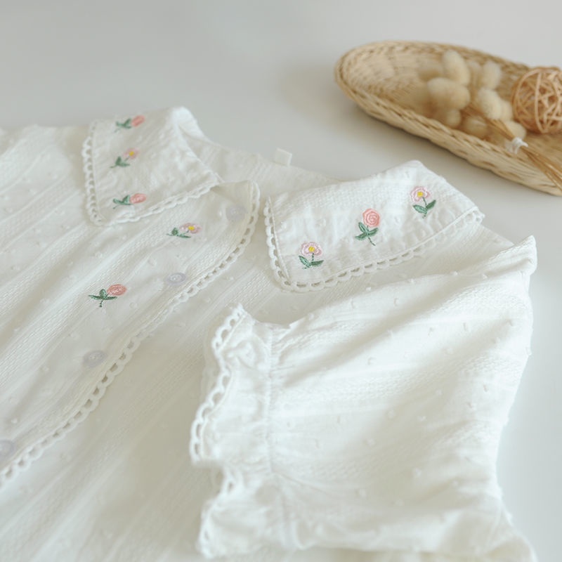 Áo sơ mi trắng cổ bèo thêu hoa chất cotton áo tay lỡ mềm mại thấm mồ hôi hạt ren dọc thân áo