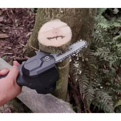 Thân máy cưa xích chạy pin ,cắt cành cây dùng chung chân pin makita