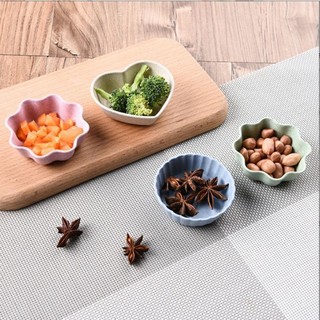 đĩa lúa mạch đựng nước chấm gia vị