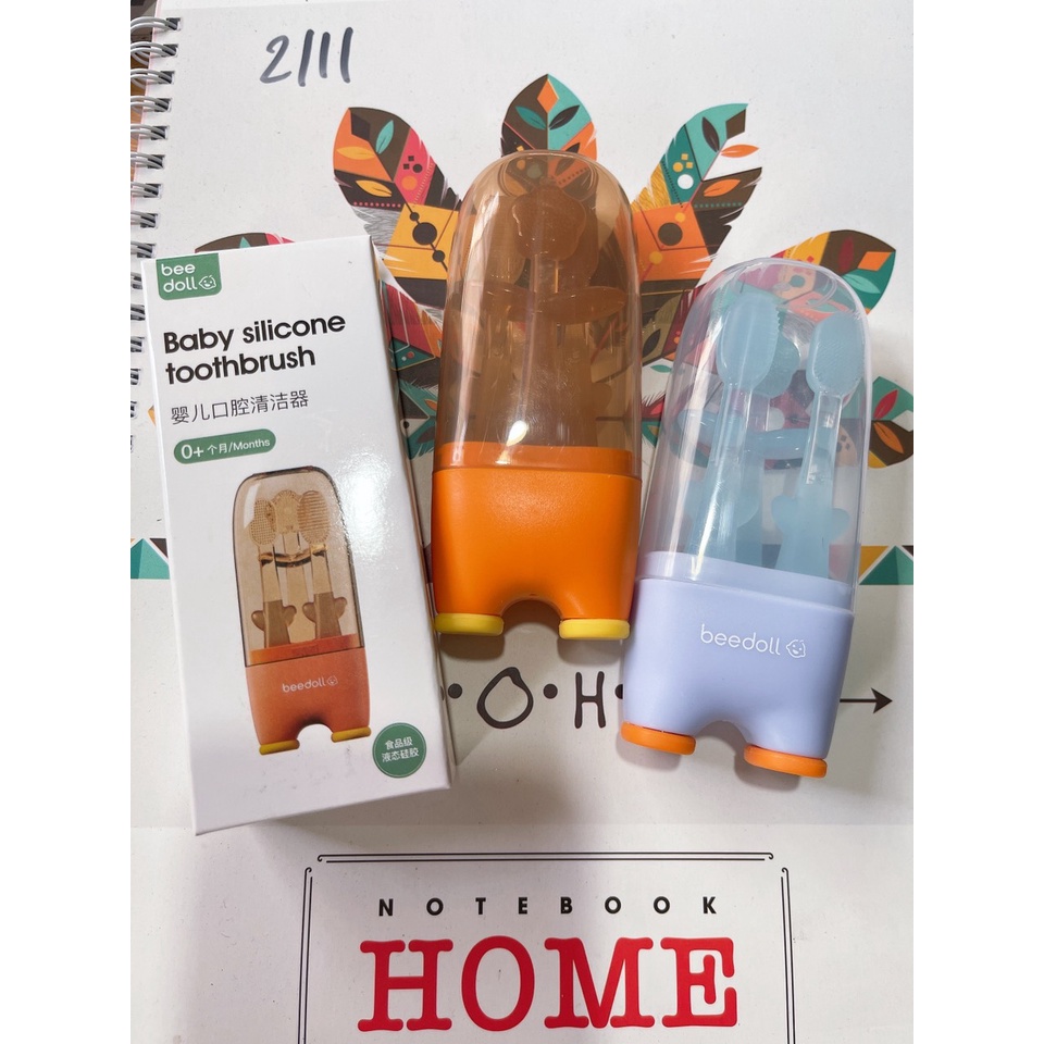 Dòng cao cấp Bee Doll. Set 1 bàn chải - 2 rơ lưỡi chống hóc kèm hộp cho bé sơ sinh