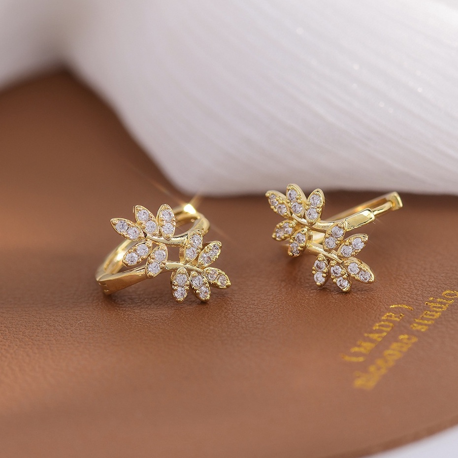 Bông Tai Mạ Vàng 18K Hình Chiếc Lá Đính Đá Zircon Phong Cách Hàn Quốc