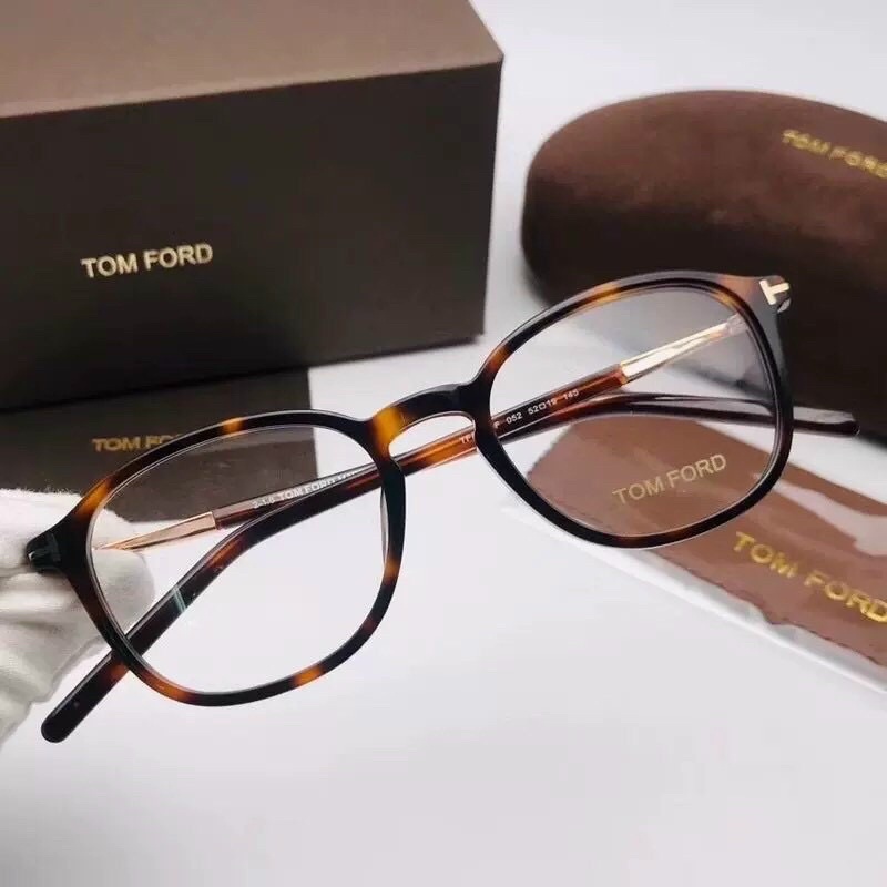 Mắt kính Tomford