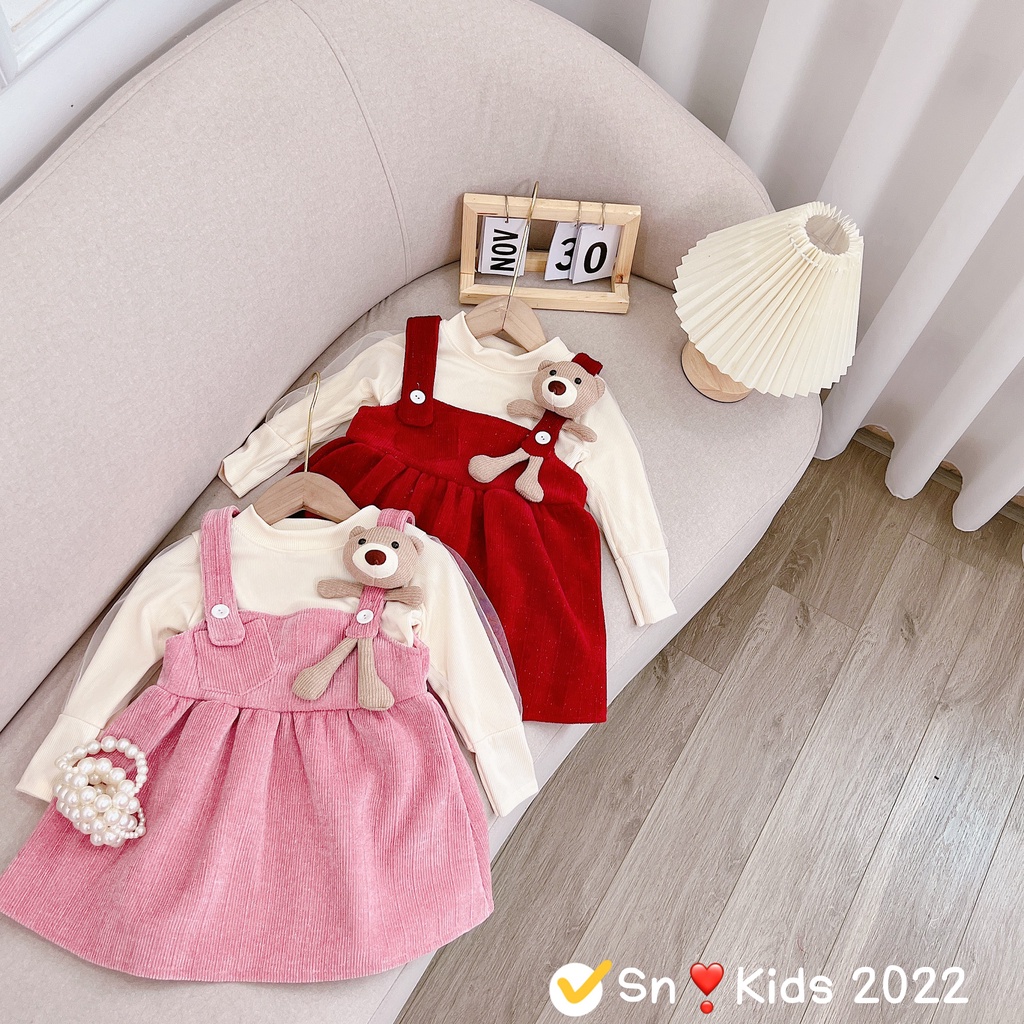 Váy Yếm 2 Dây Phối Gấu Kèm Áo Len Tay Bồng Cho Bé Gái WOWKIDS, Set Váy Yếm Nhung Cho Bé Từ 9-20kg